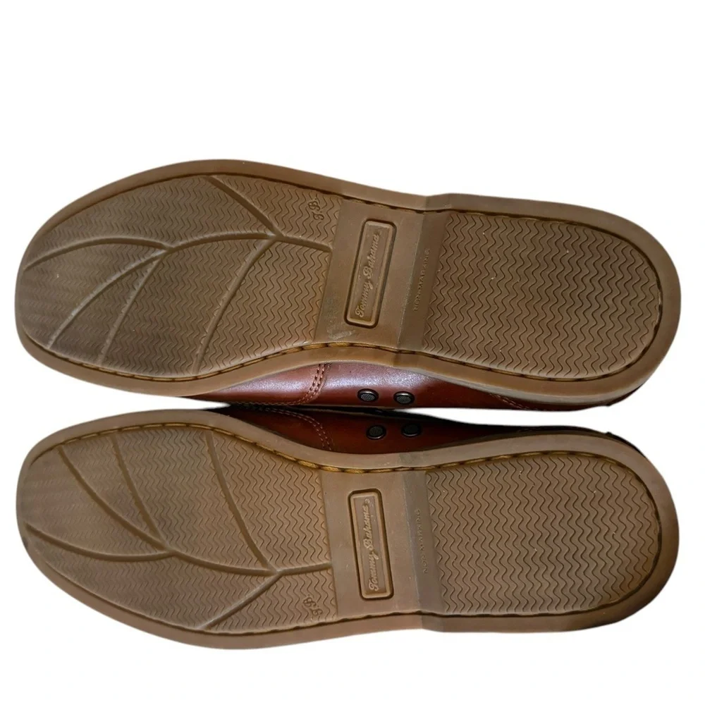 Tommy Bahama size 10 seaport leather boat shoes in great condition